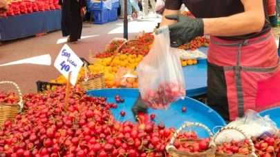 Pazar Tezgahlarına Yaz Geldi